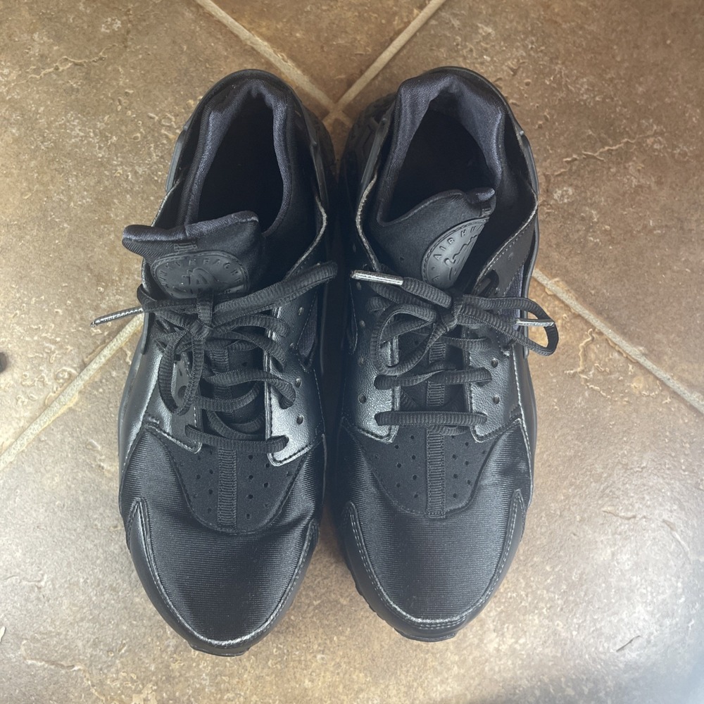 Black Nike Women's Athletic Sneakers - Classic All-Black Design - Picture 6 of 9